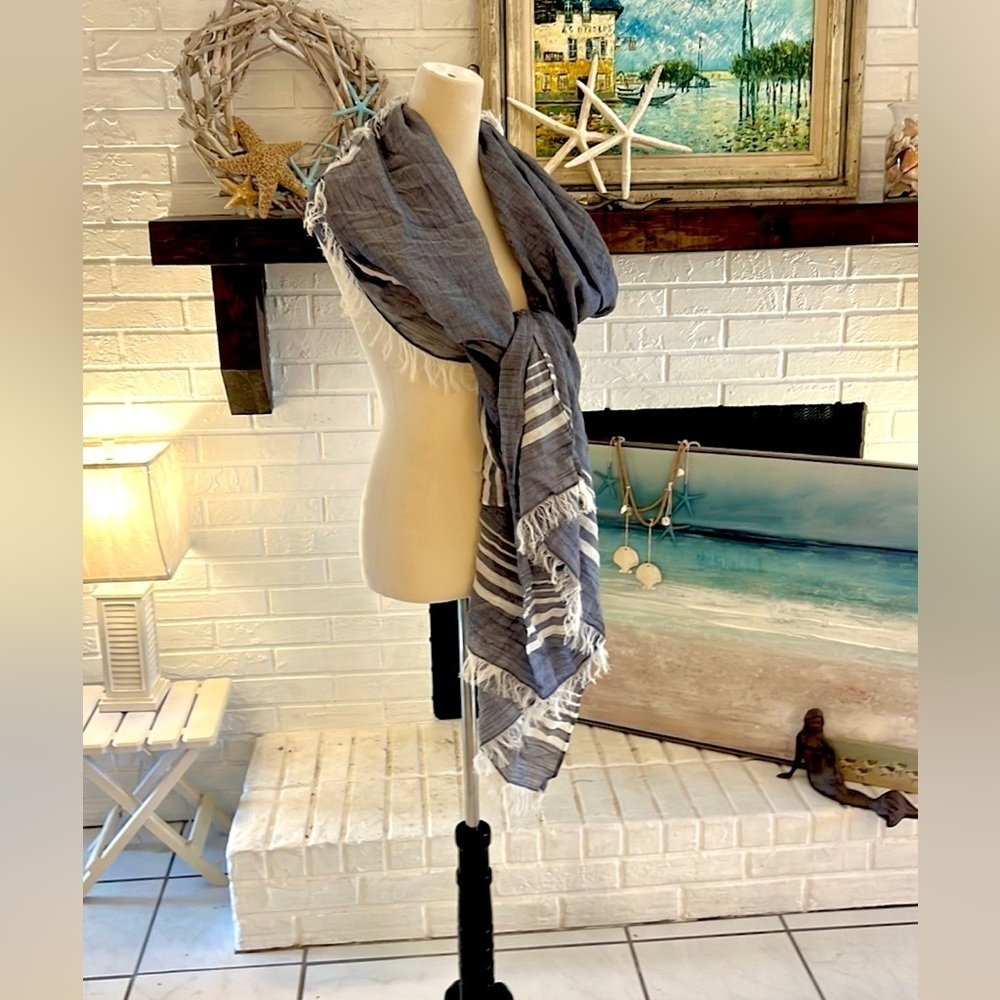 Tommy Bahama, Beach Travel
Ruana Shawl Wrap,Denim Blue & White, Excellent Cond.
